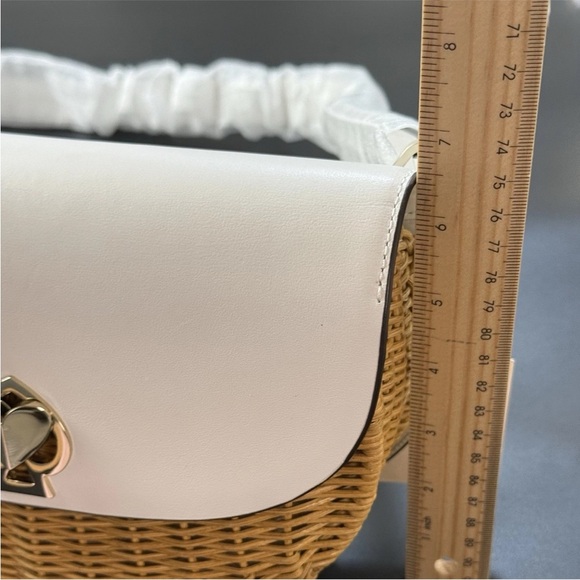 NWT Kate Spade White Tan Nicola Wicker Gold Hardware Heart Twistlock Crossbody - Picture 15 of 15